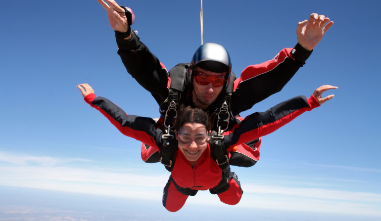 top 5 reasons you should skydive at least once in your life